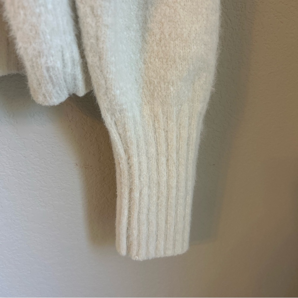 Farm Rio Cream Sweater Size P/S - Picture 10 of 11